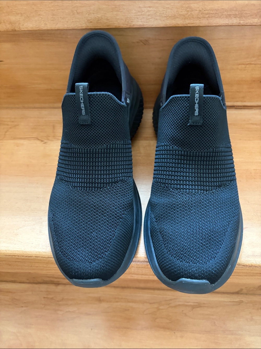 Men’s  Skechers slip in shoes 7.5
